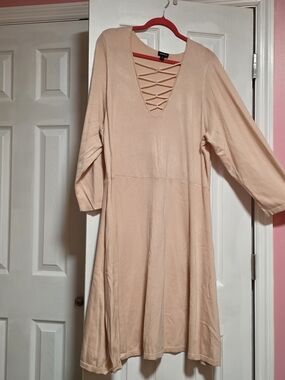 Women’s Pink Lattice V-Neck Dress